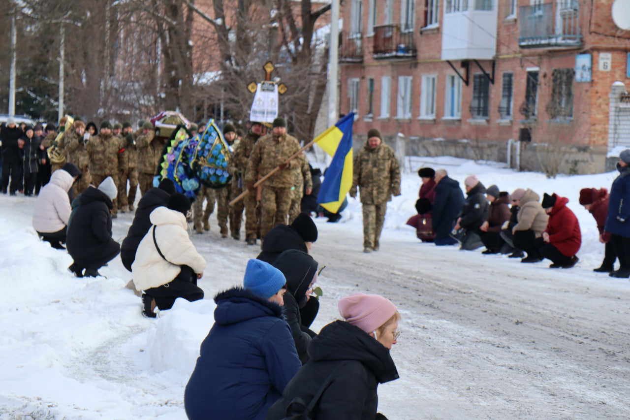 Жителі Онуфріївської громади попрощалися з полеглим захисником Максимом Сичем.5
