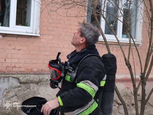 Літню жінку врятували з пожежі у Кропивницькому
