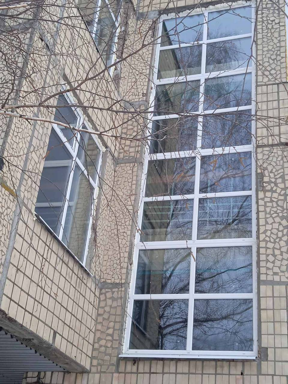У ліцеї «Перспектива» у Світловодську завершили заміну вікок після обстрілу