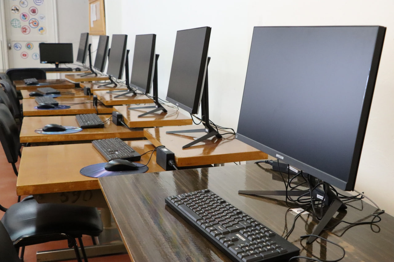 Гуманітарний ліцей та ліцей №17 отримали нове комп&rsquo;ютерне обладнання &mdash; моноблоки й інтерактивні панелі для навчальних класів.