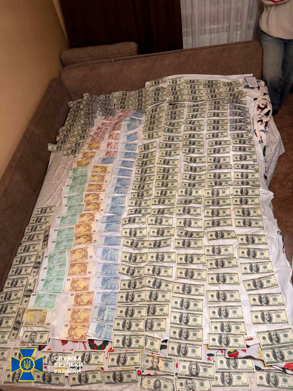 За підозрою в хабарі затримали одного з керівників Кропивницької митниці