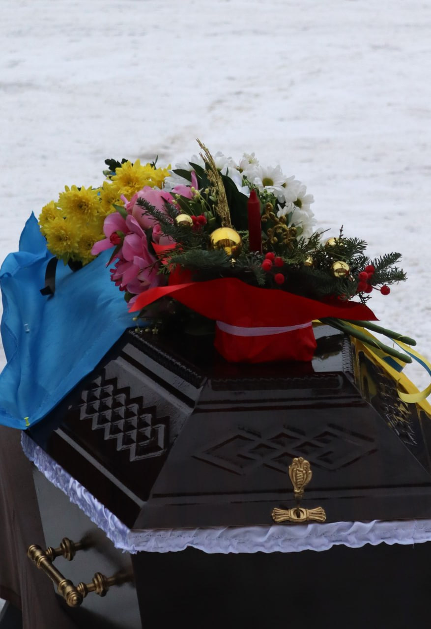 У Світловодській громаді попрощалися із загиблим Денисом Хижняком