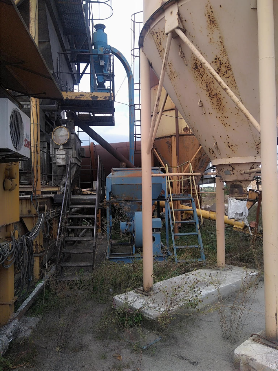 За майже 4 млн грн дочірнє підприємство автодору продає асфальтозмішувач у Бобринці