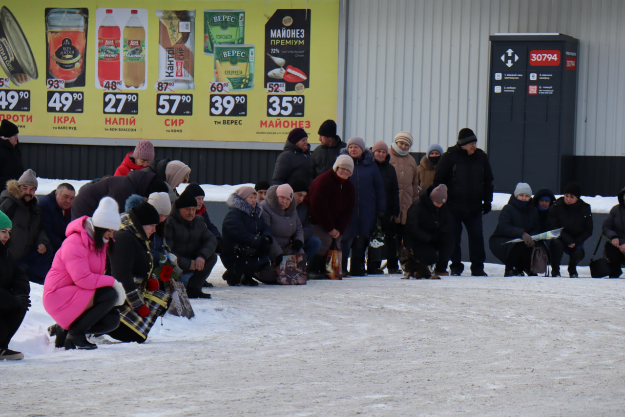 Жителі Онуфріївської громади попрощалися з полеглим захисником Максимом Сичем.