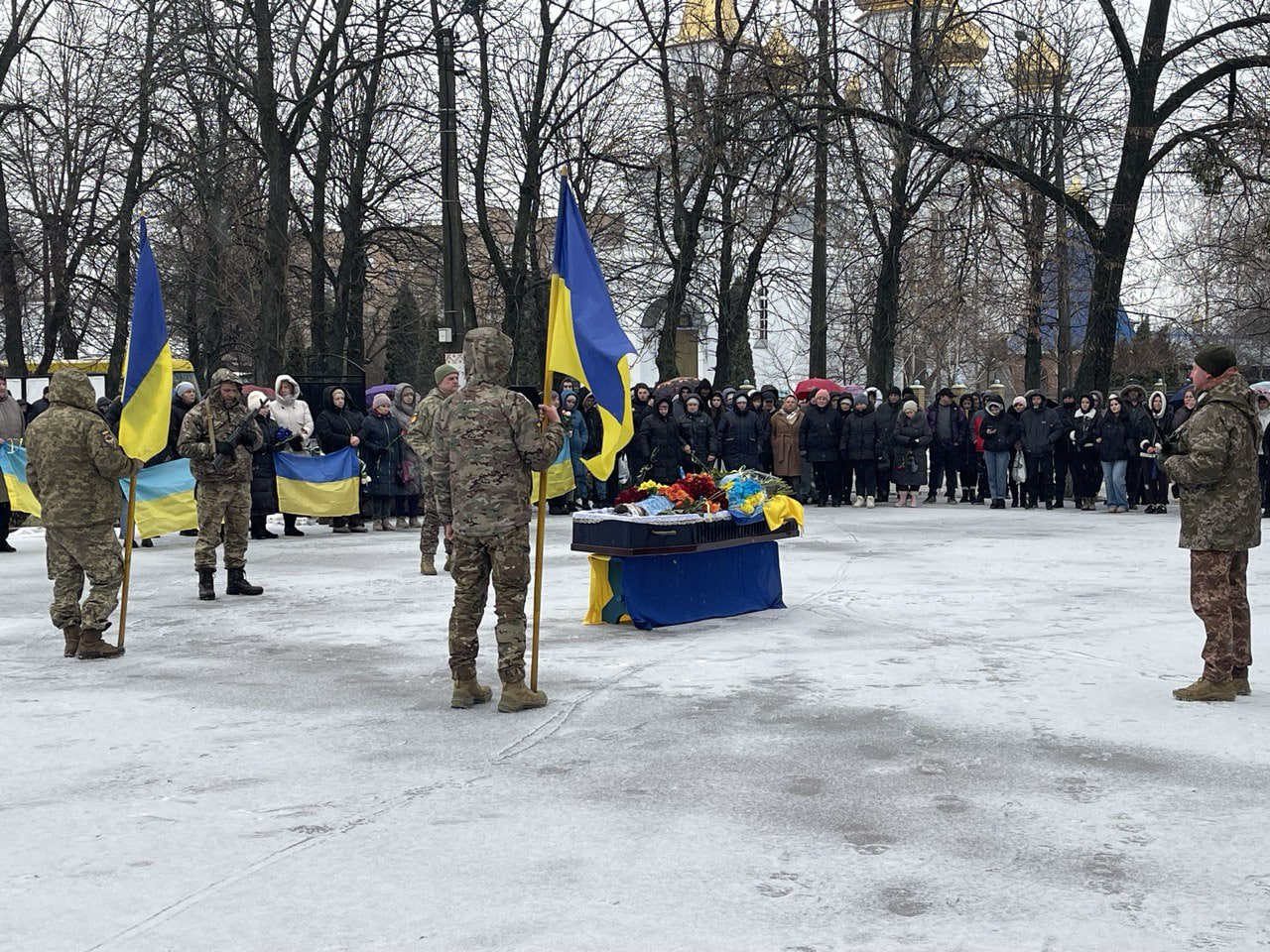 У Олександрівській громаді провели в останню путь військового Артема Солоненка.