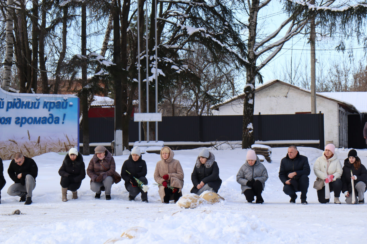 Жителі Онуфріївської громади попрощалися з полеглим захисником Максимом Сичем.