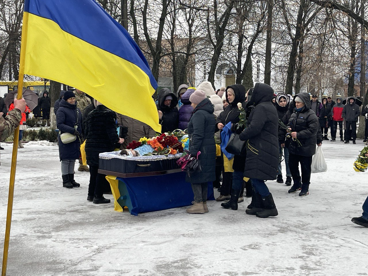У Олександрівській громаді провели в останню путь військового Артема Солоненка.