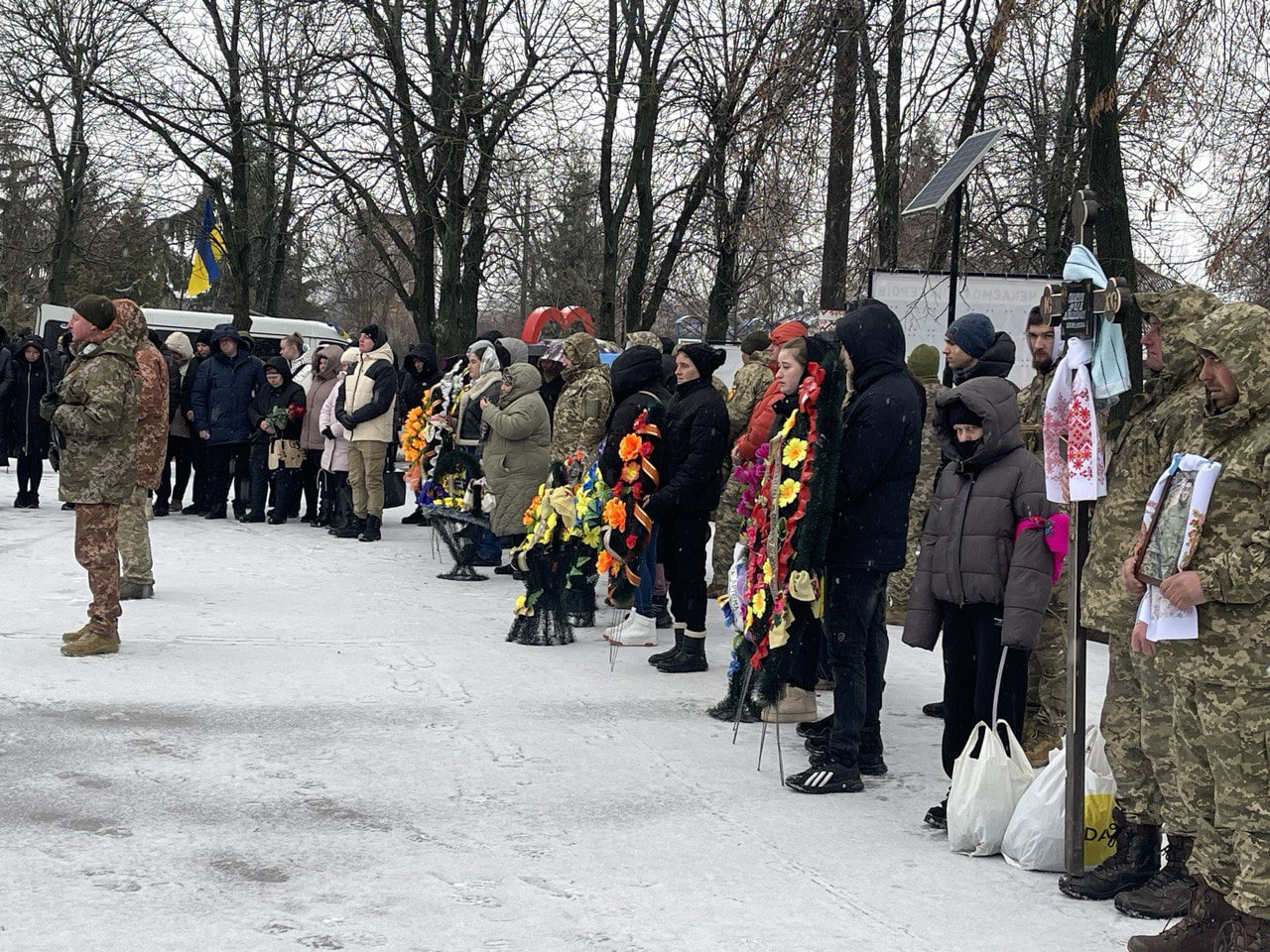 У Олександрівській громаді провели в останню путь військового Артема Солоненка.