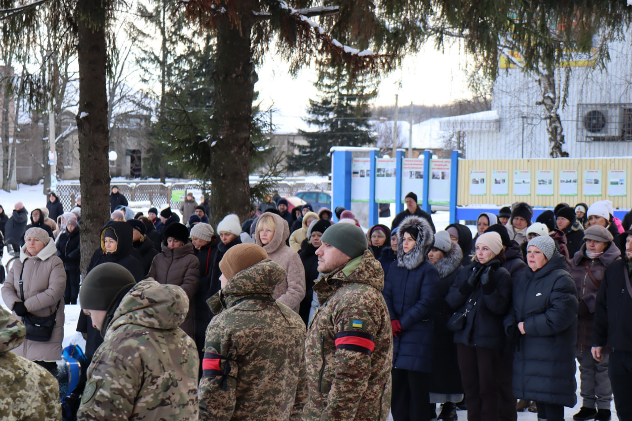 Жителі Онуфріївської громади попрощалися з полеглим захисником Максимом Сичем.
