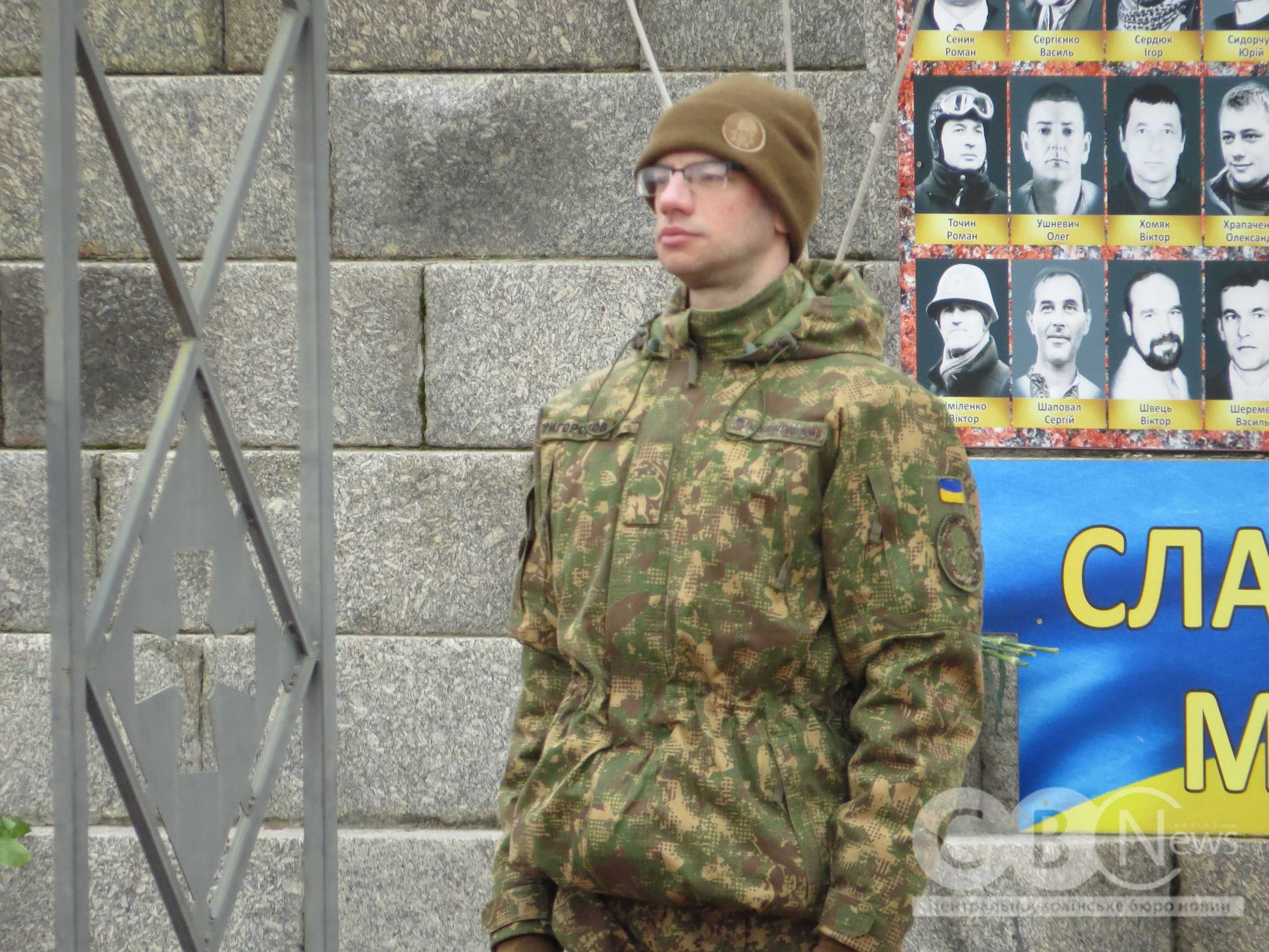 У Кропивницькому попрощалися з чотирма військовими: Антоном Мельником, Михайлом Зав'яловим, Антоном Карпенком та Віталієм Деревянком.