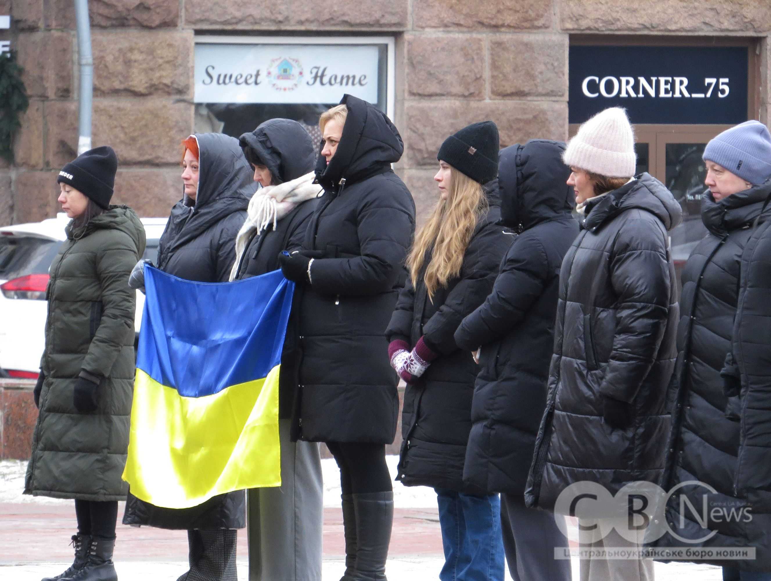 У Кропивницькому попрощалися з чотирма військовими: Антоном Мельником, Михайлом Зав'яловим, Антоном Карпенком та Віталієм Деревянком.