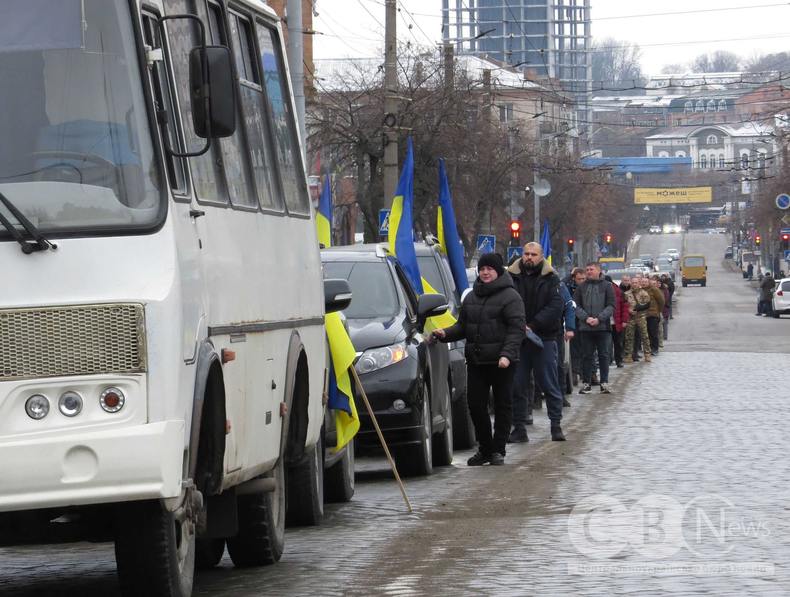 У Кропивницькому попрощалися з чотирма військовими: Антоном Мельником, Михайлом Зав'яловим, Антоном Карпенком та Віталієм Деревянком.