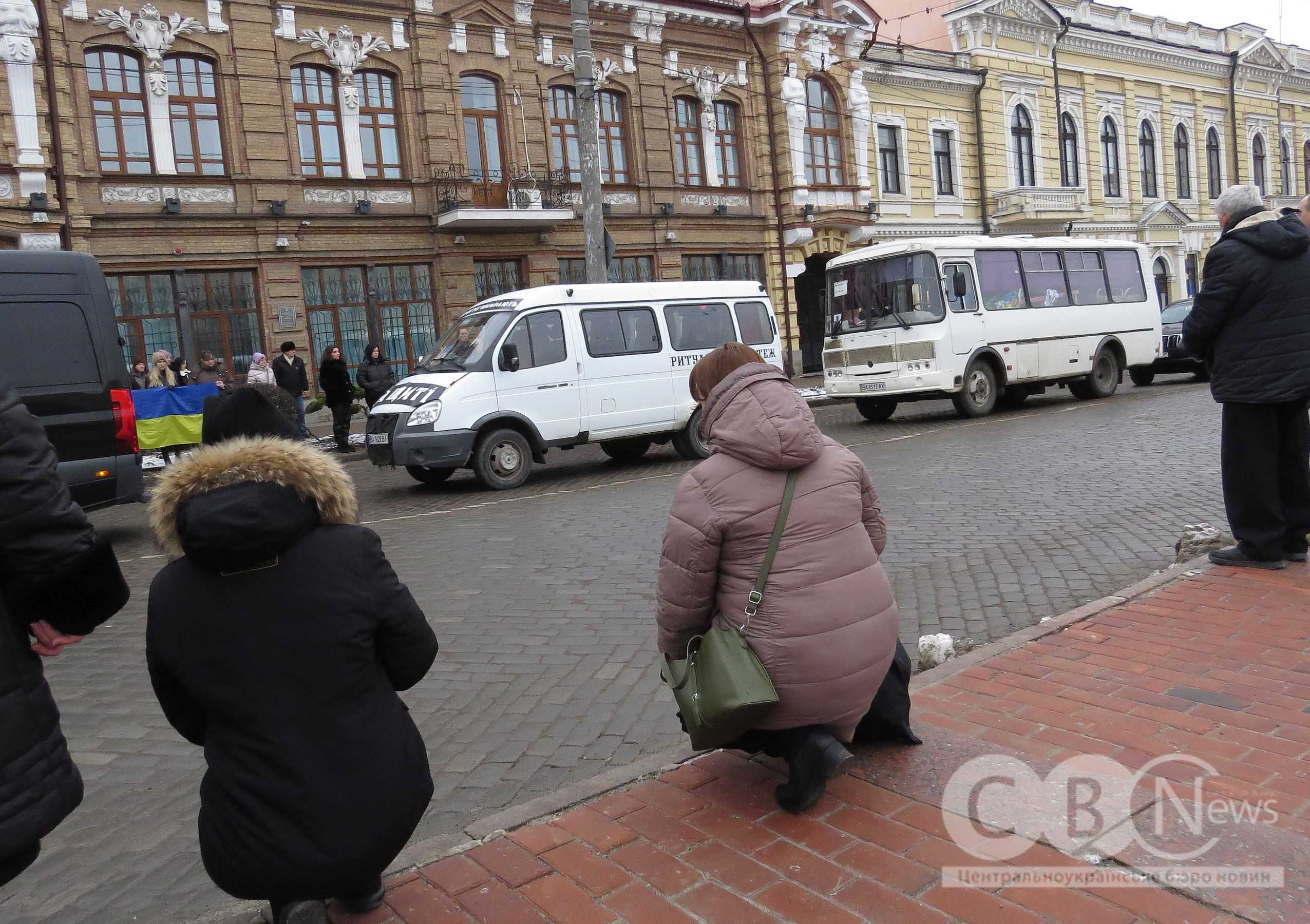 У Кропивницькому попрощалися з чотирма військовими: Антоном Мельником, Михайлом Зав'яловим, Антоном Карпенком та Віталієм Деревянком.