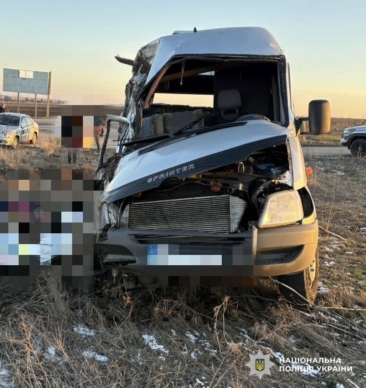 Одна загибла та дев'ятеро травмованих: на Кіровоградщині сталася ДТП