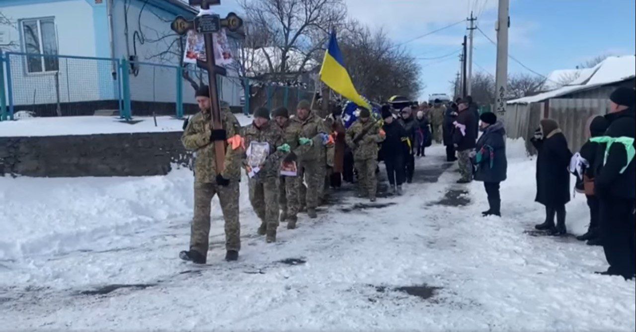 Із загиблим солдатом попрощалися в Новоархангельській громаді
