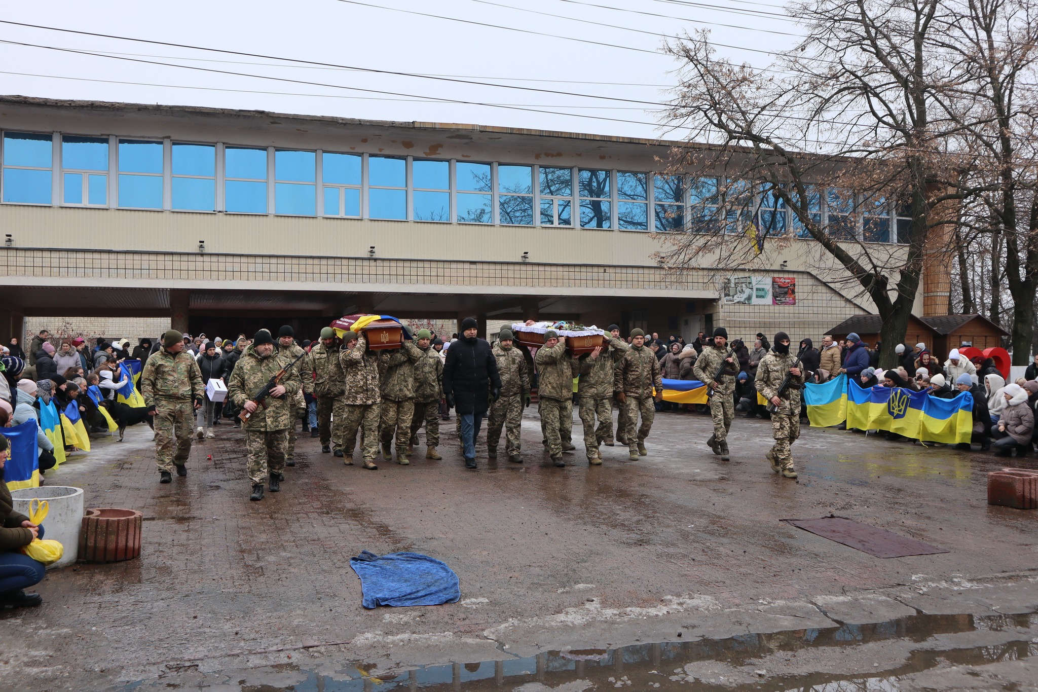  Новоукраїнській громаді провели останню путь Сергія Ткаченка та Сергія Топчія
