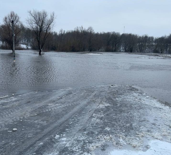 Між двома селами Черкаської та Кіровоградської областей обмежили рух через підтоплення мосту