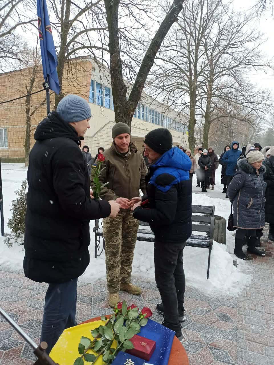 Державні нагороди передали рідним загиблих бійців з Новоукраїнської громади
