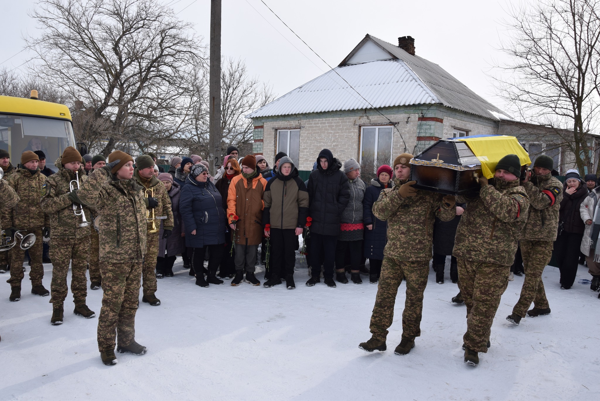 Із загиблим старшим солдатом попрощалися в Петрівській громаді