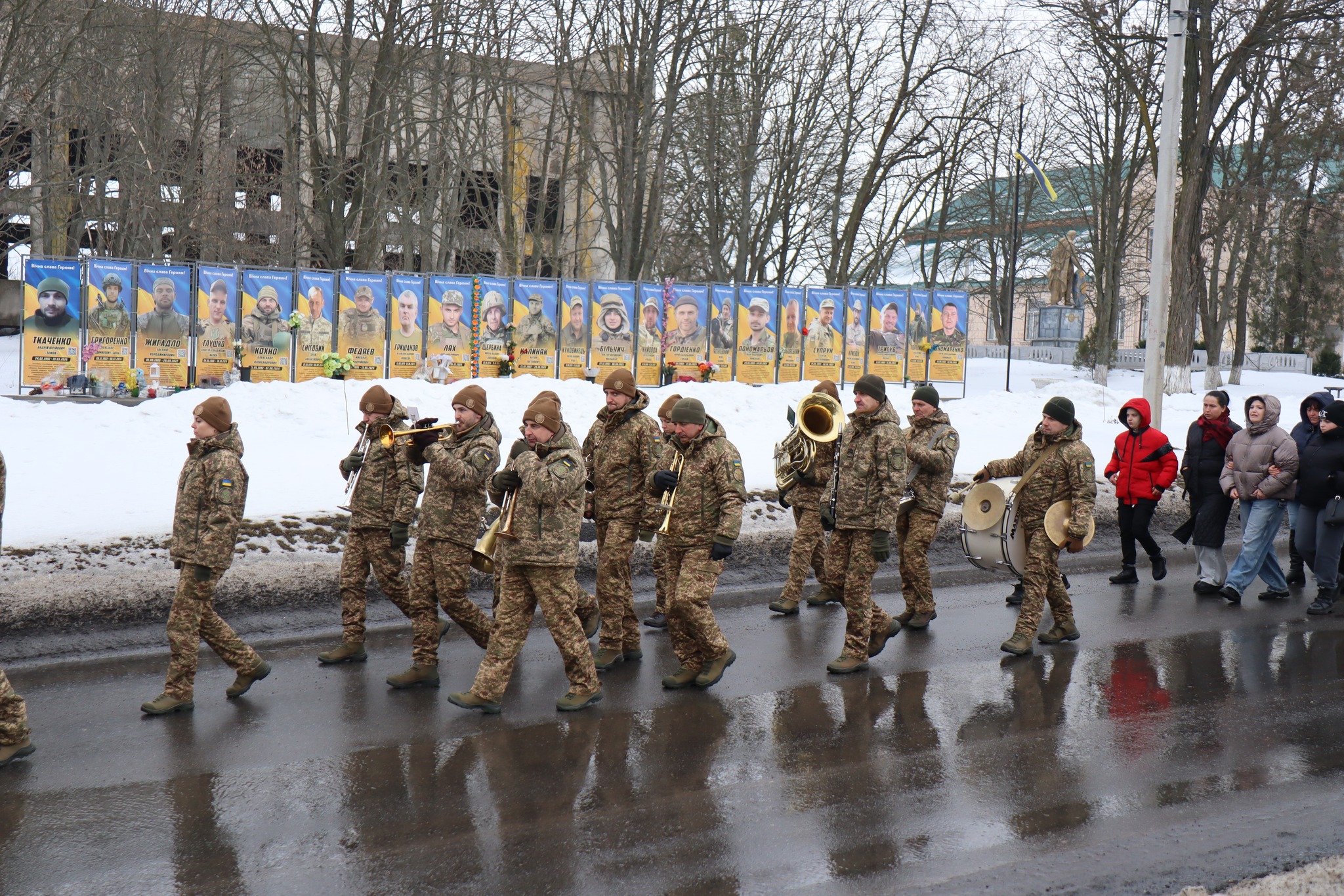 Траурна процесія на прощанні з Миколою Сичовим з Онуфріївської громади