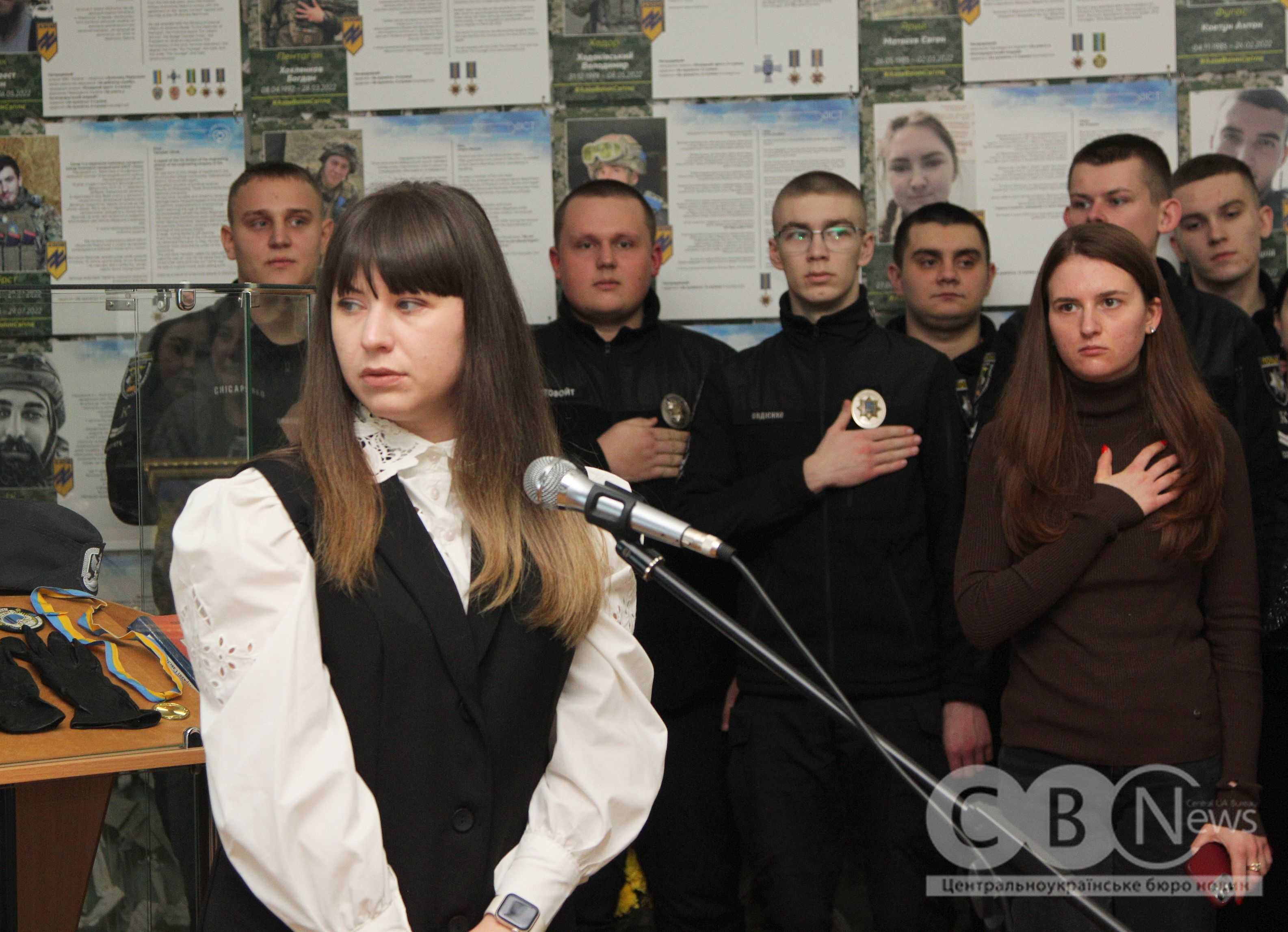 У Кропивницькому відкрили виставку з 250 портретами загиблих азовців