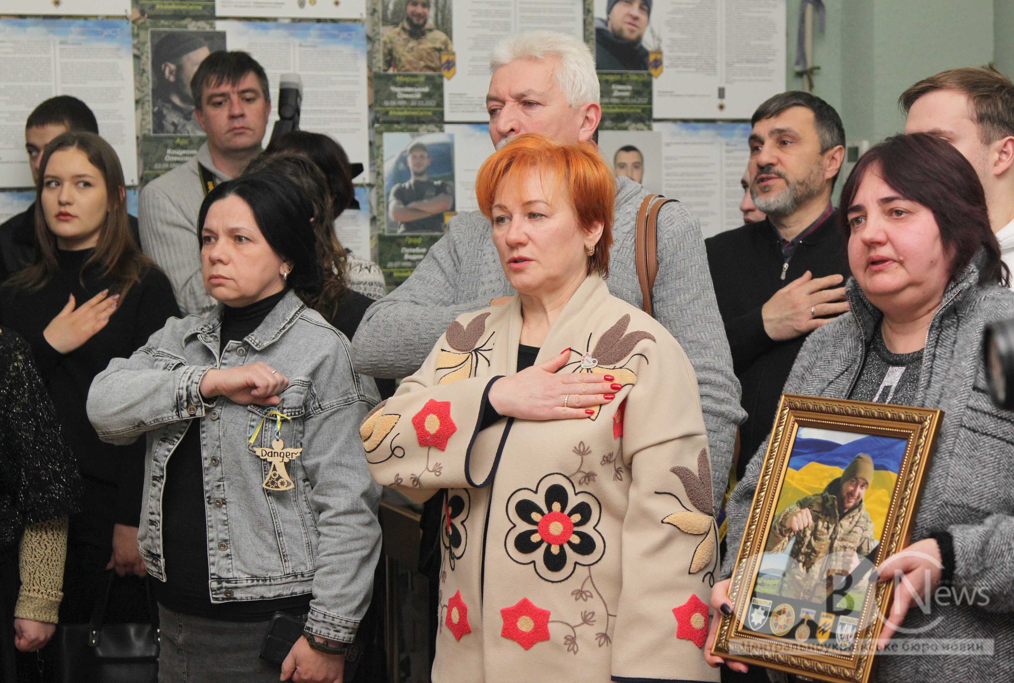 У Кропивницькому відкрили виставку з 250 портретами загиблих азовців