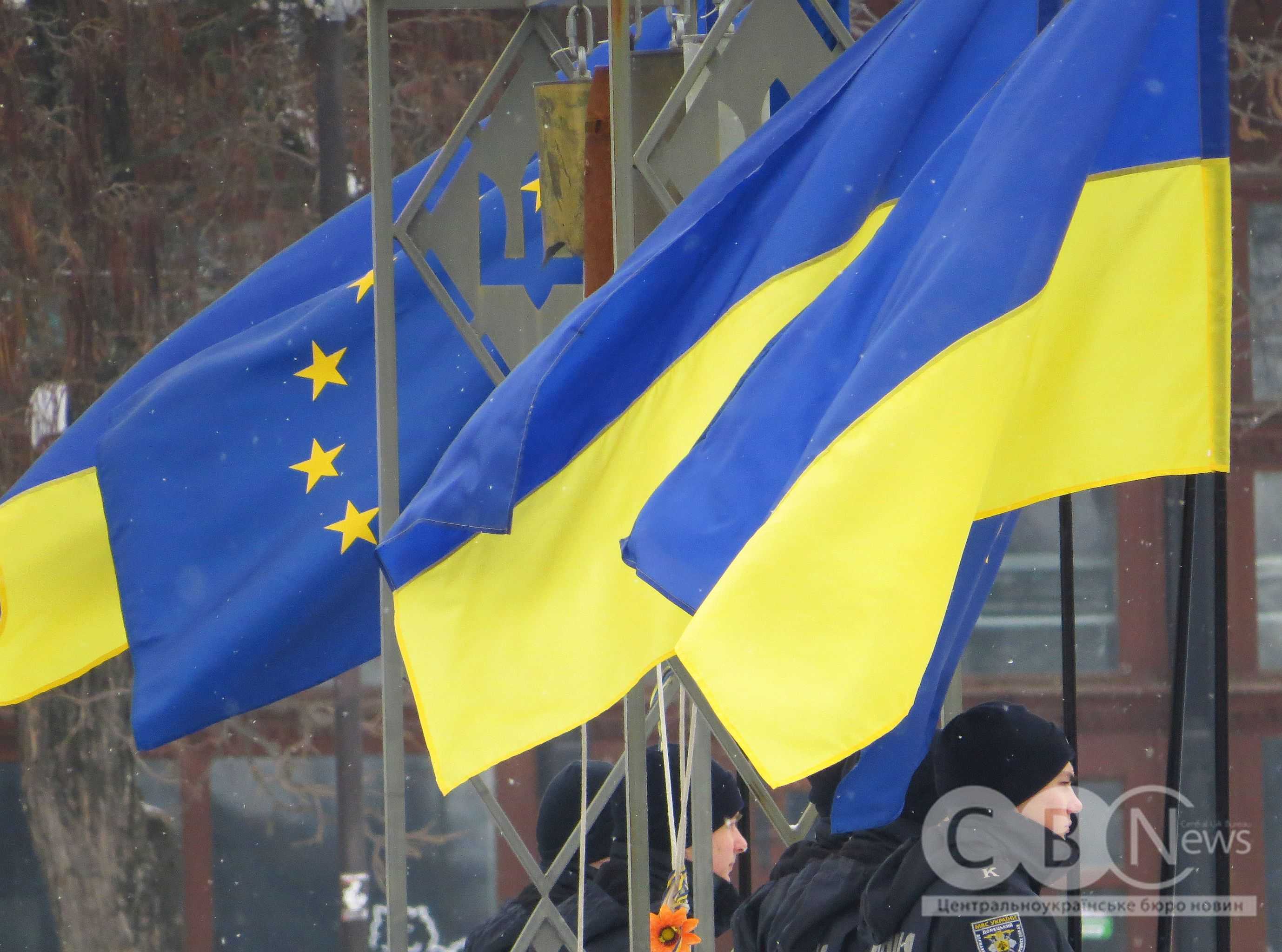 nebesna-1_У середмісті кропивничани розвісили янголів у пам'ять про Героїв Небесної Сотні20_02_2026