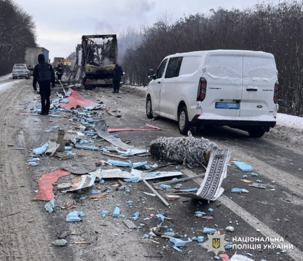 Двоє водіїв загинули після зіткнення автобуса й вантажівки на Кіровоградщині