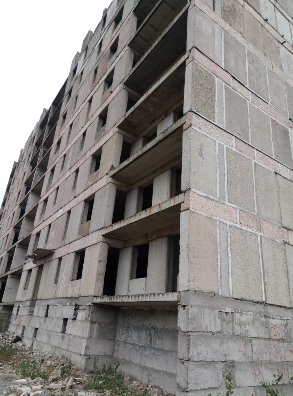 Фото недобудованої багатоповерхівці у Власівці, що продають на аукціоні