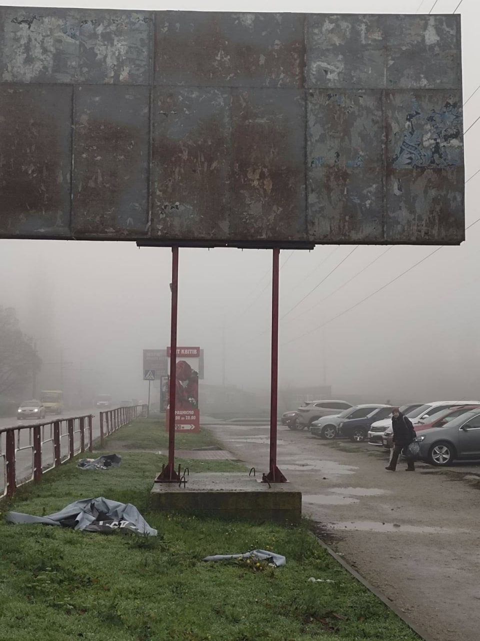 Негода у Кропивницькому пошкодила білборди: власників закликають перевірити конструкції