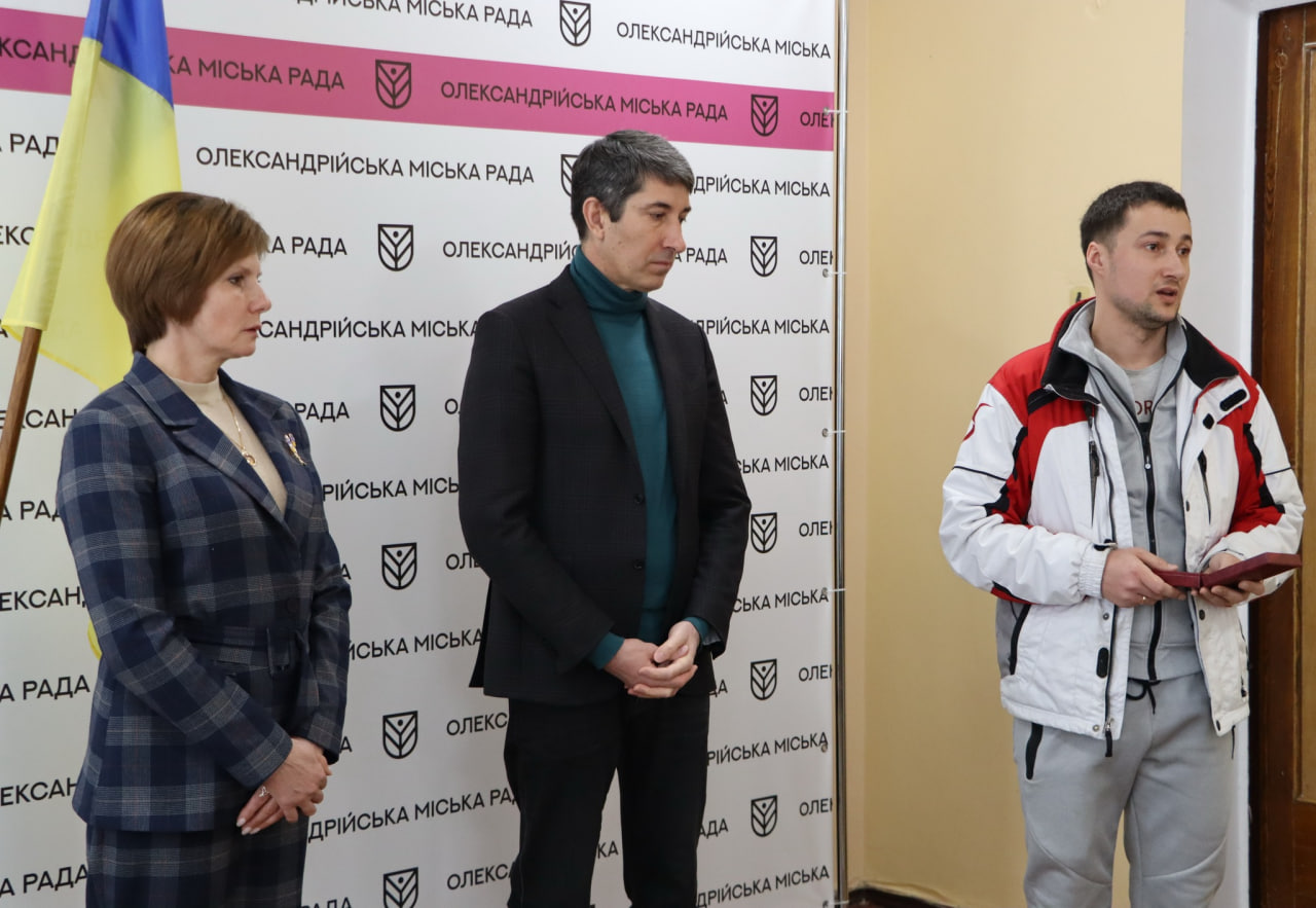 Рідним загиблих і зниклих безвісти військових передали державні нагороди в Олександрії