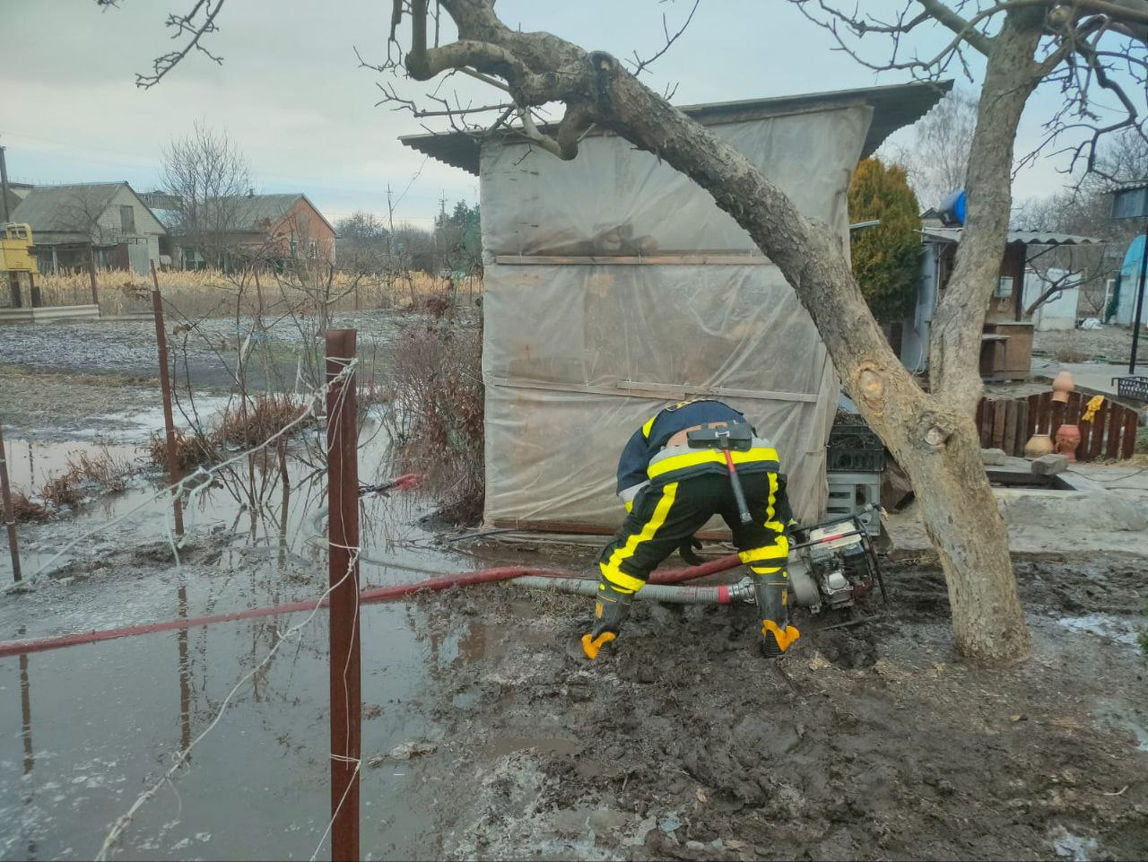 Паводок в Онуфріївській громаді підтопив укриття ліцею та подвірʼя будинків