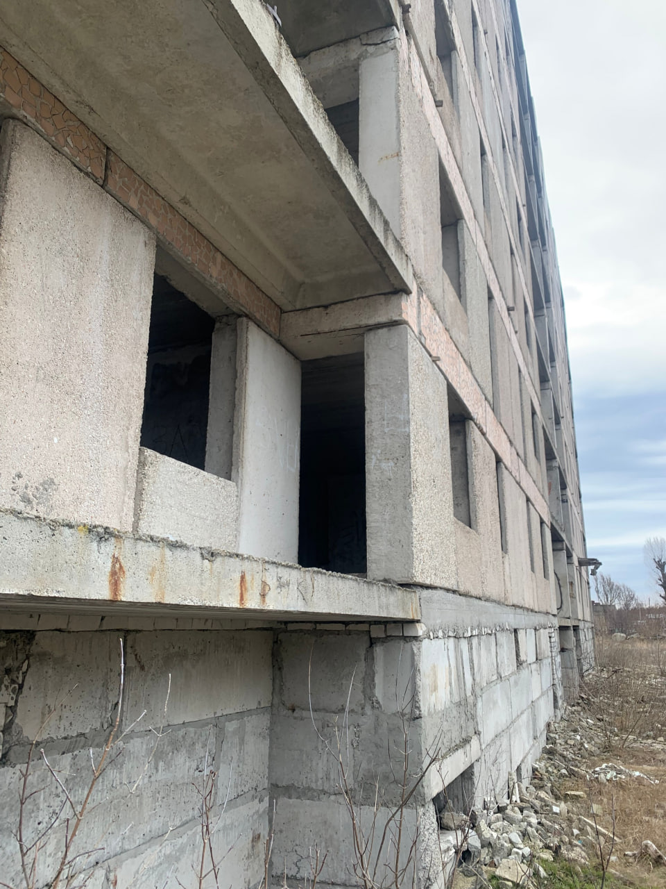 Фото недобудованої багатоповерхівці у Власівці, що продають на аукціоні