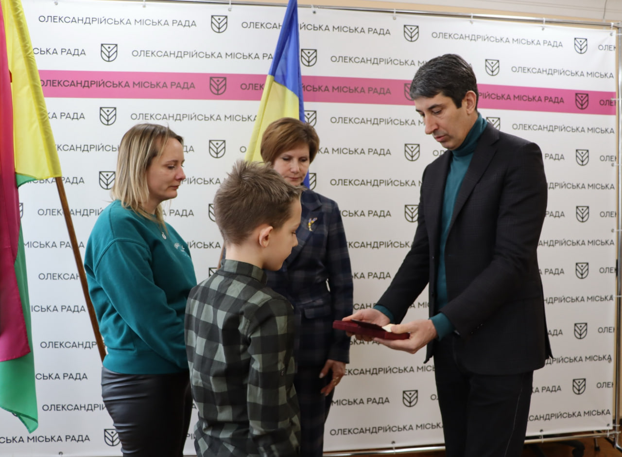 Рідним загиблих і зниклих безвісти військових передали державні нагороди в Олександрії