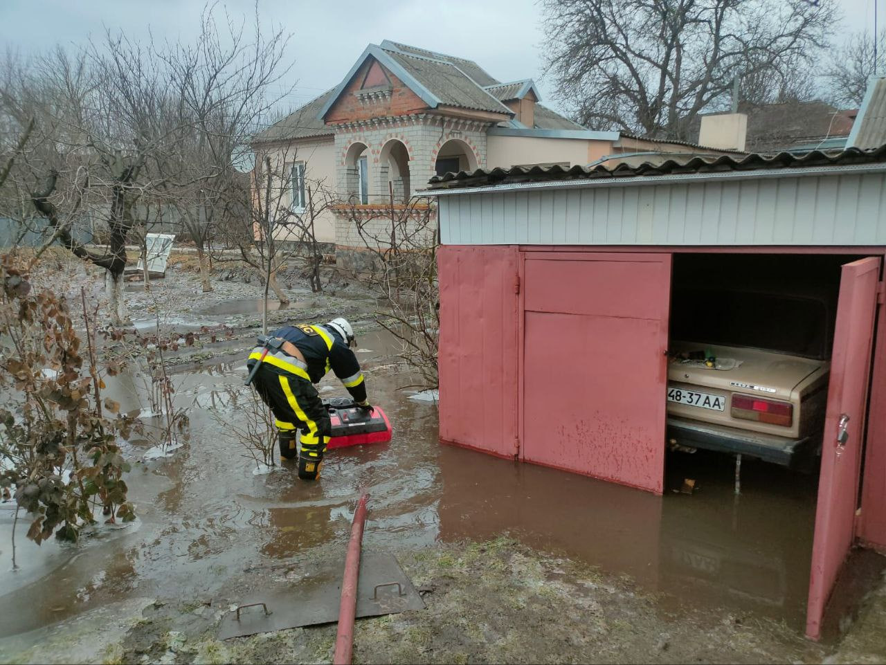 Паводок в Онуфріївській громаді підтопив укриття ліцею та подвірʼя будинків