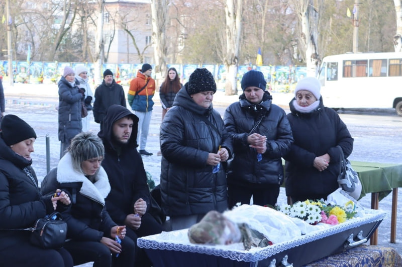 Рідні і близькі біля труни військового Сергія Клеймахіна у Світловодську