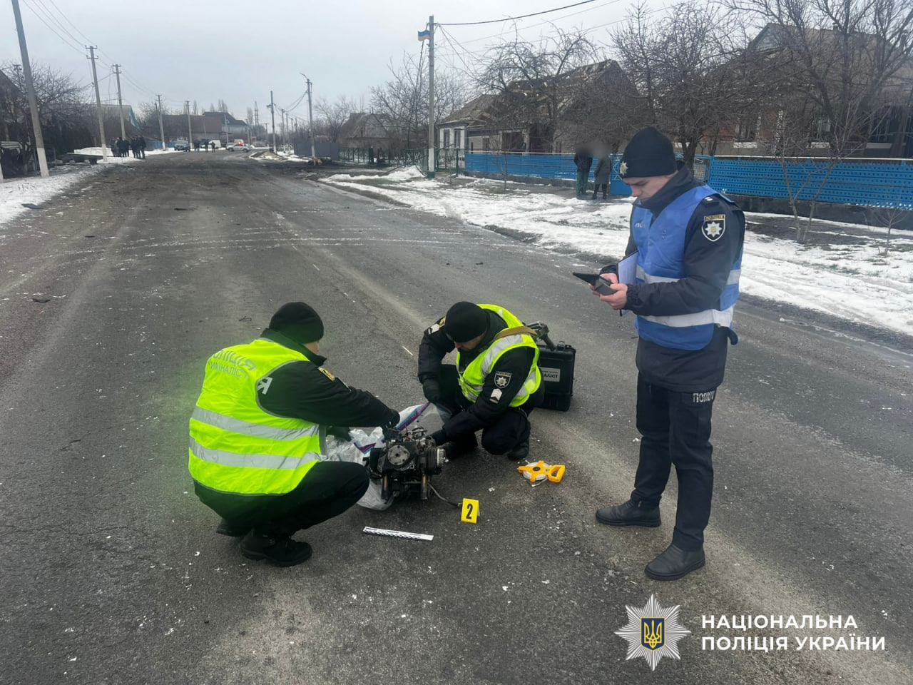 Слідчі поліції обстежують двигун російського дрона