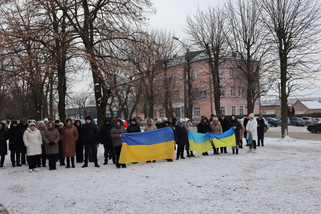 У Новоукраїнській громаді попрощалися з військовослужбовцем Збройних Сил України Максимом Апостоловим.