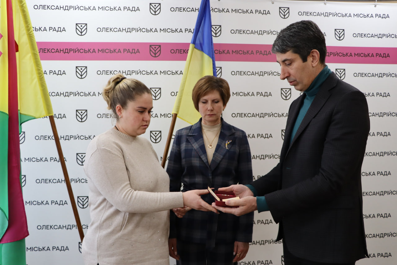 Рідним загиблих і зниклих безвісти військових передали державні нагороди в Олександрії