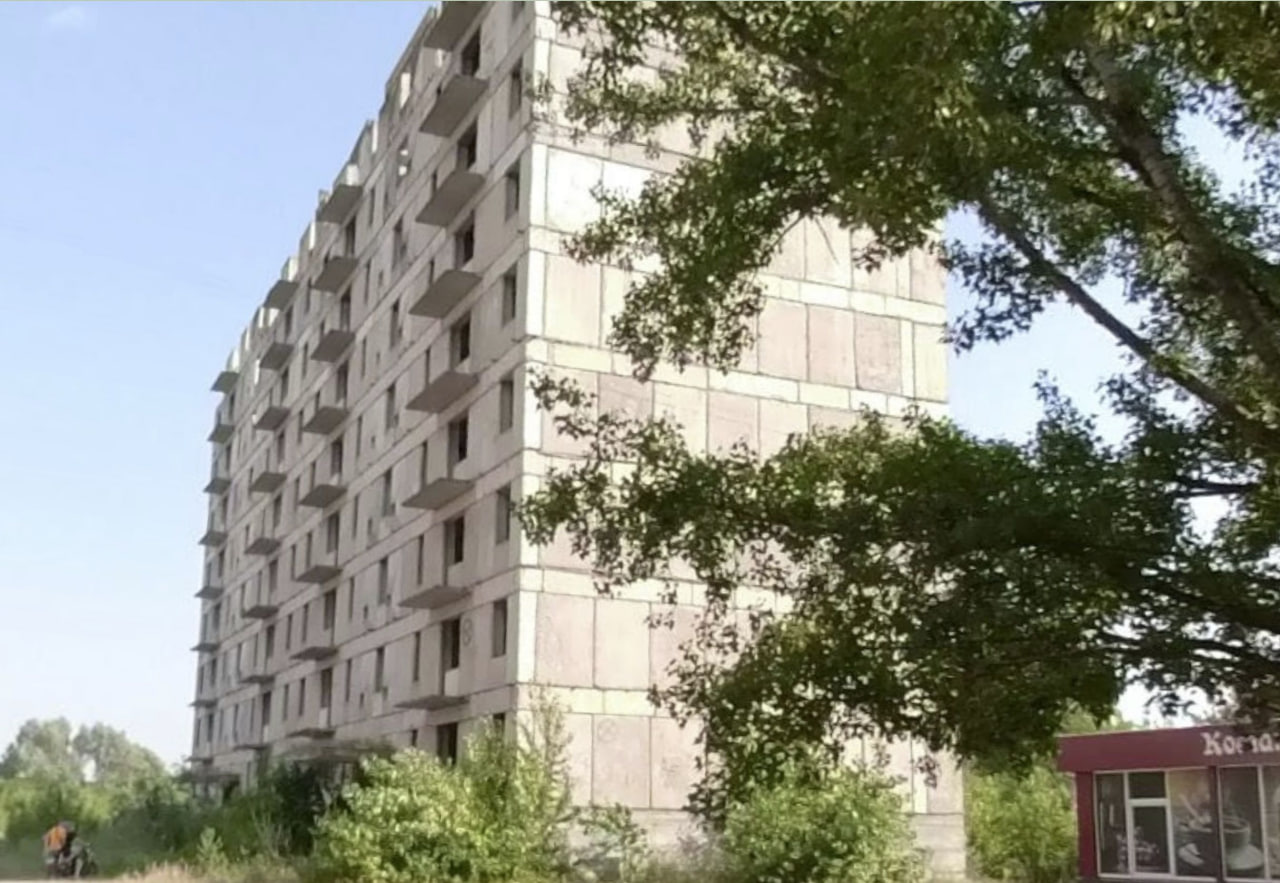 Фото недобудованої багатоповерхівці у Власівці, що продають на аукціоні