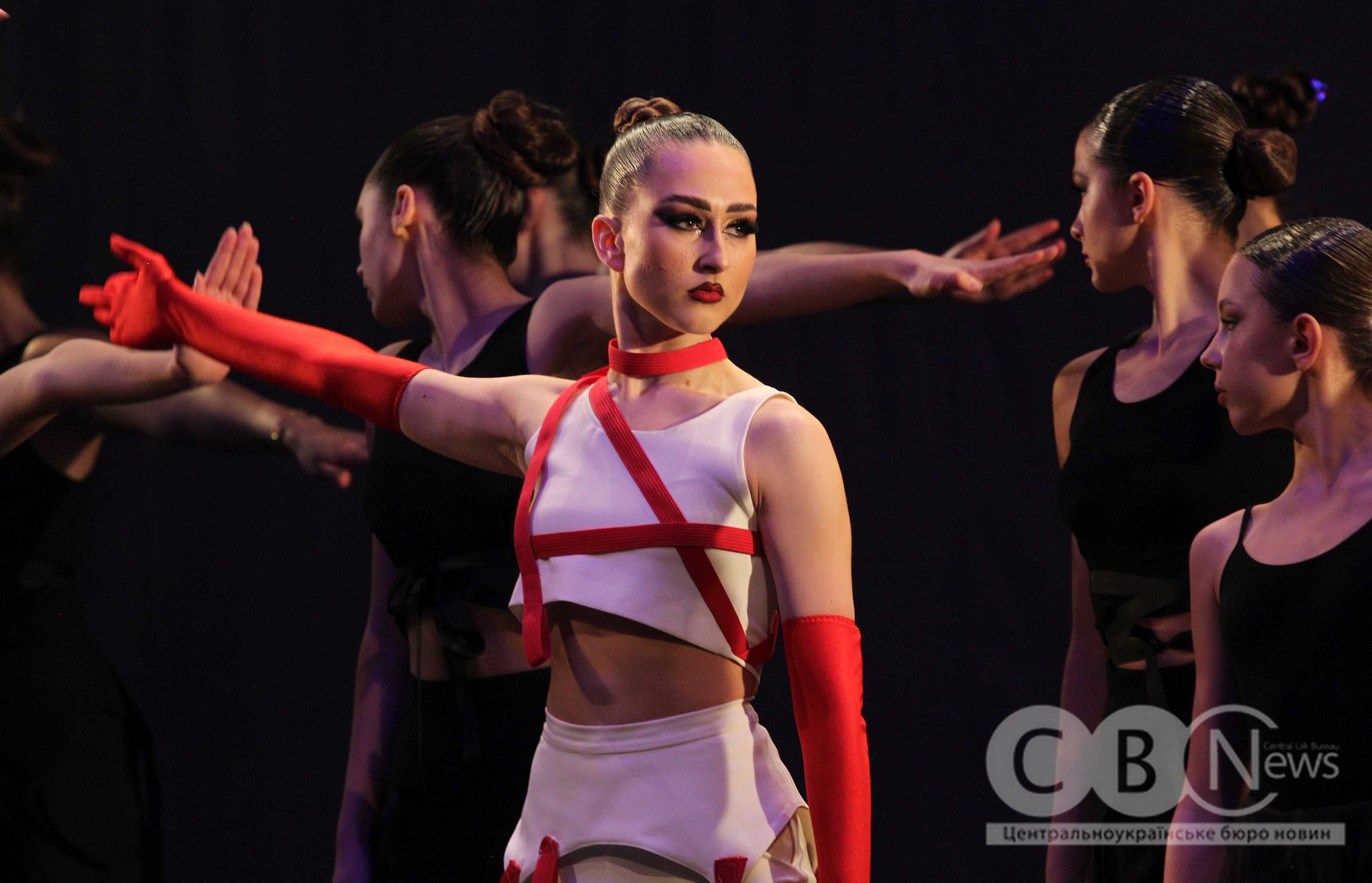 Арт-виставу &laquo;Незупинна&raquo; показали в Кропивницькому