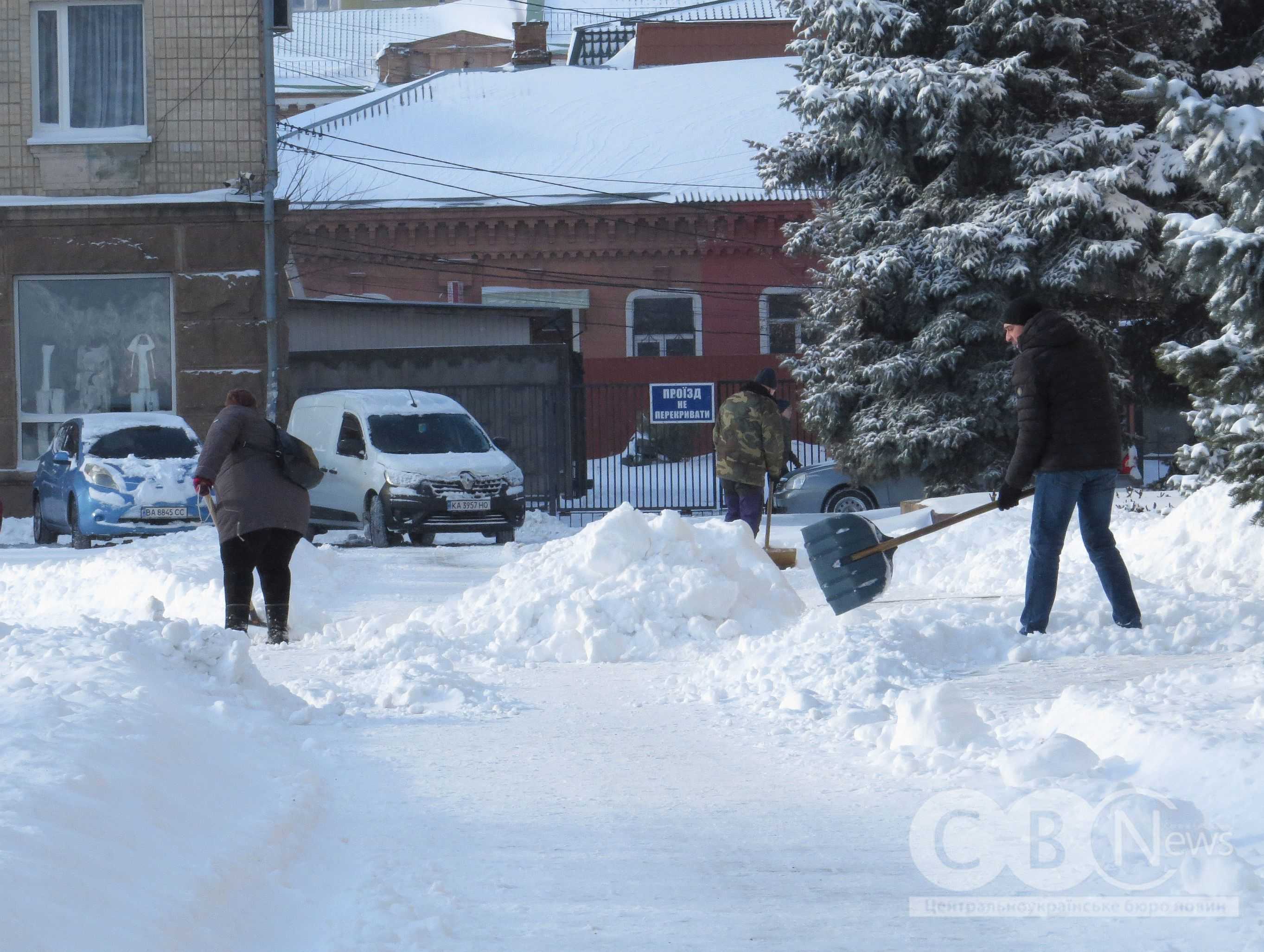 Кропивницький засипало снігом
