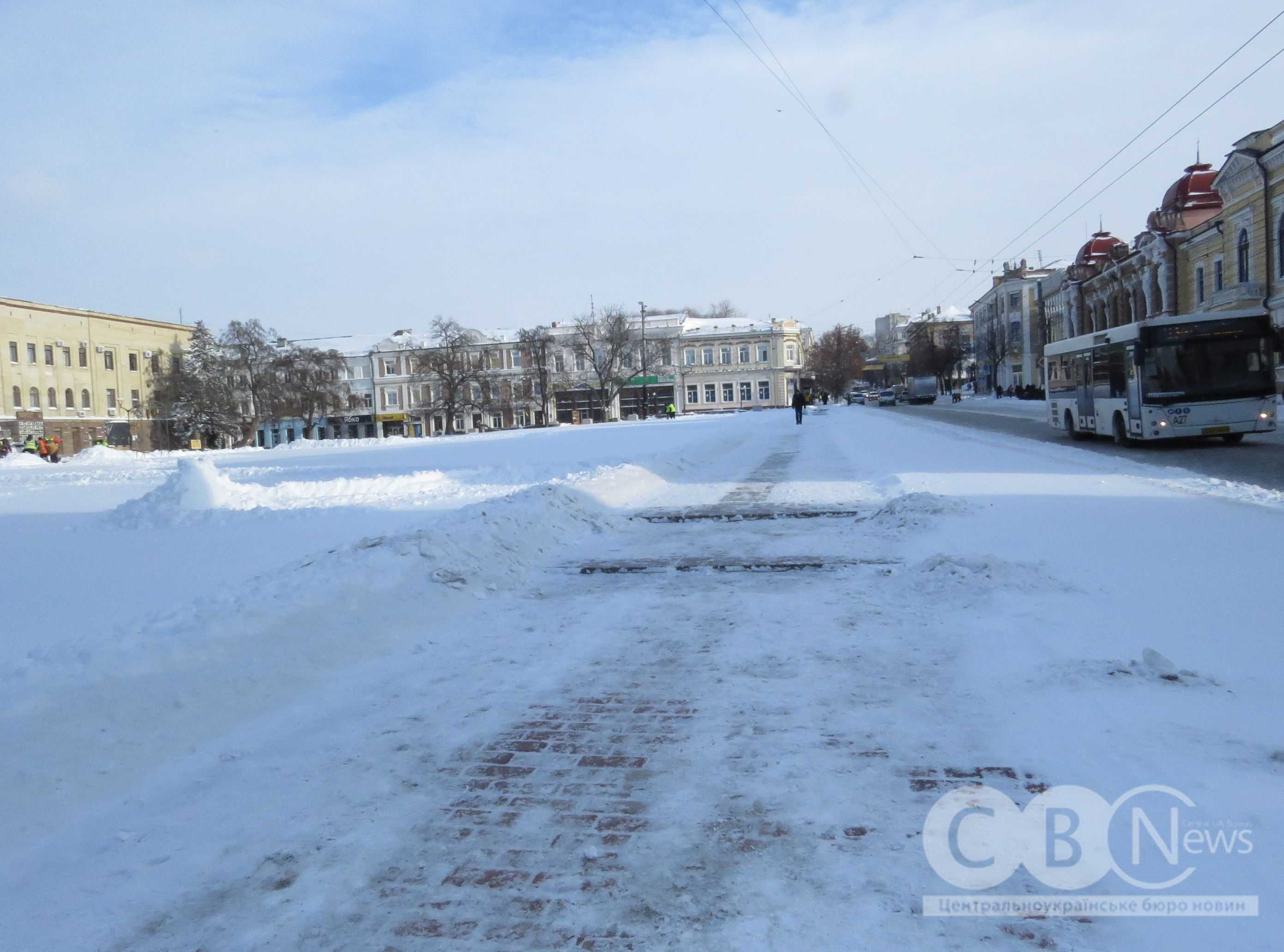 Кропивницький засипало снігом