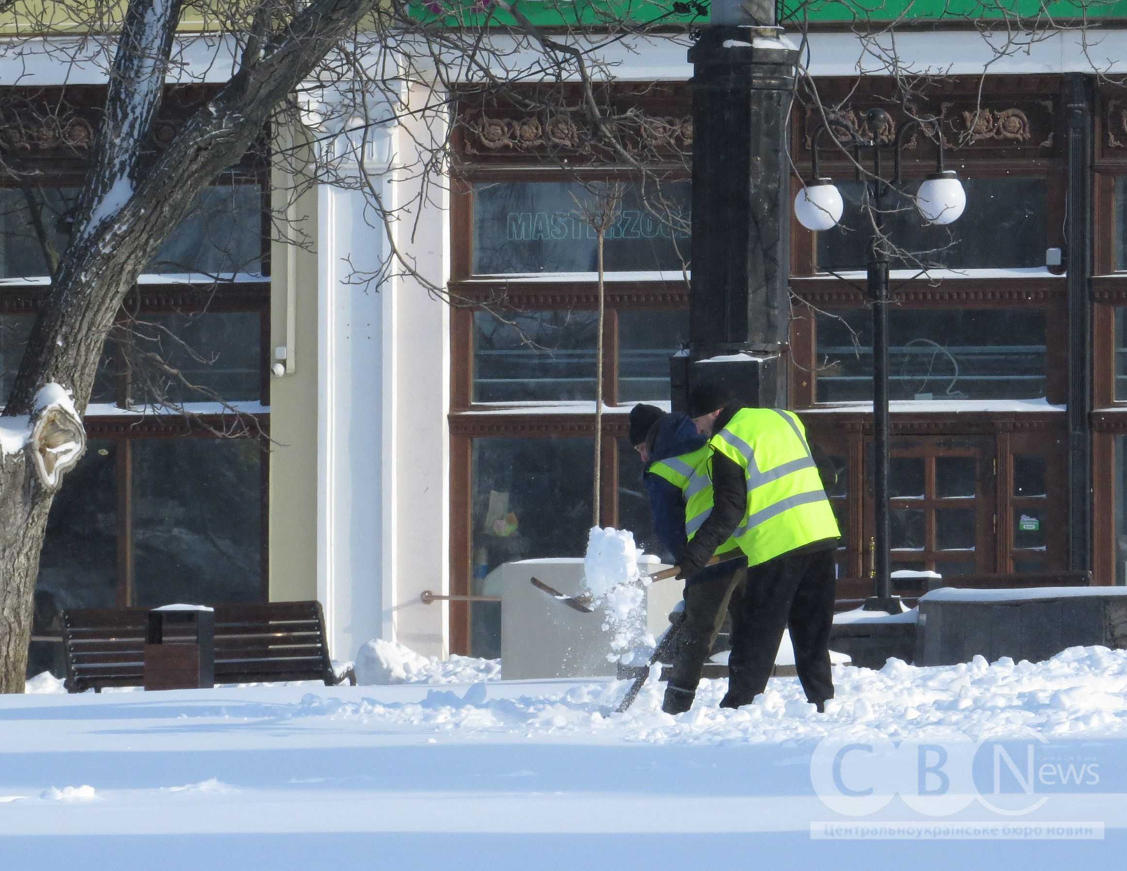 Кропивницький засипало снігом