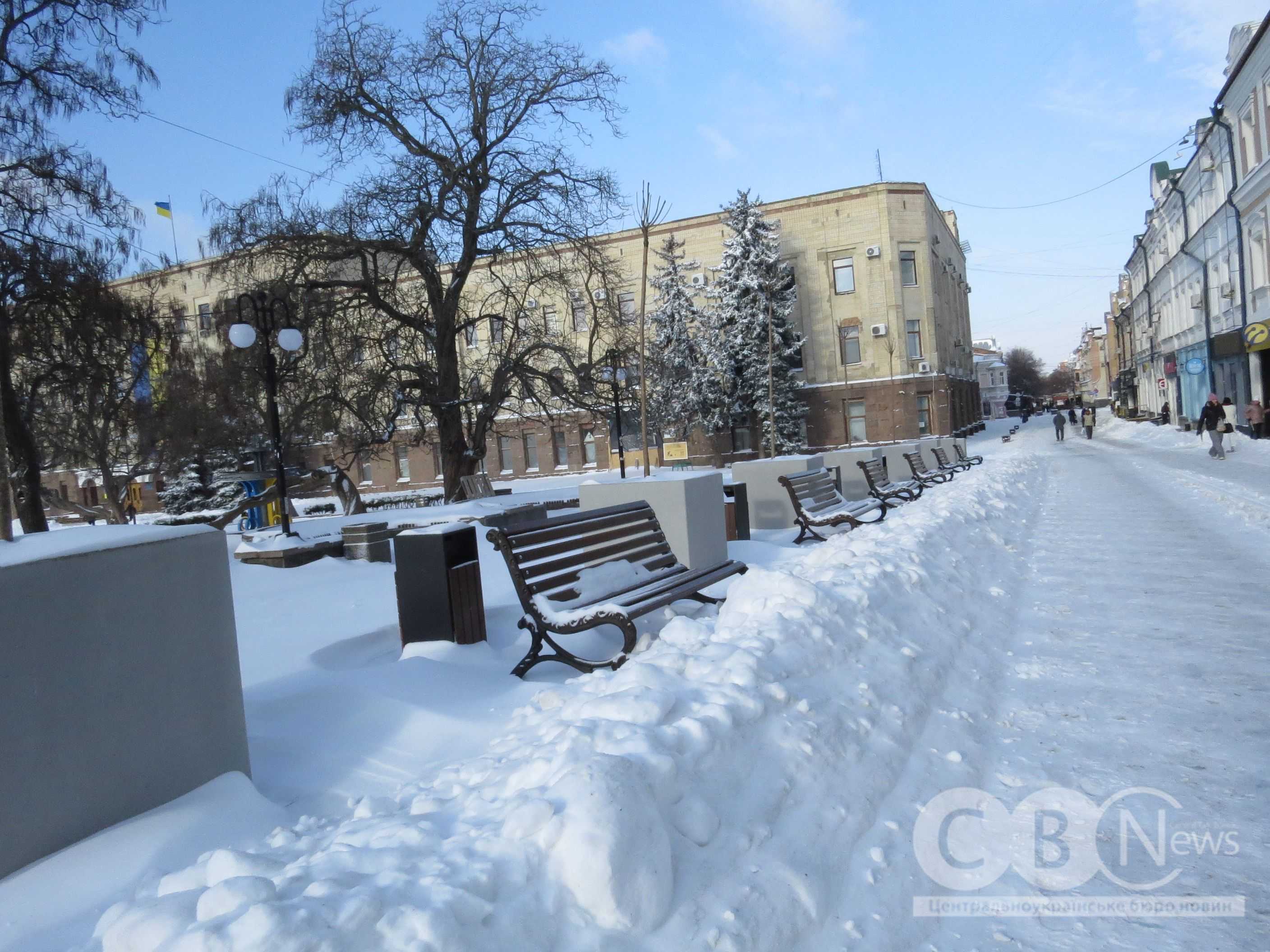 Кропивницький засипало снігом