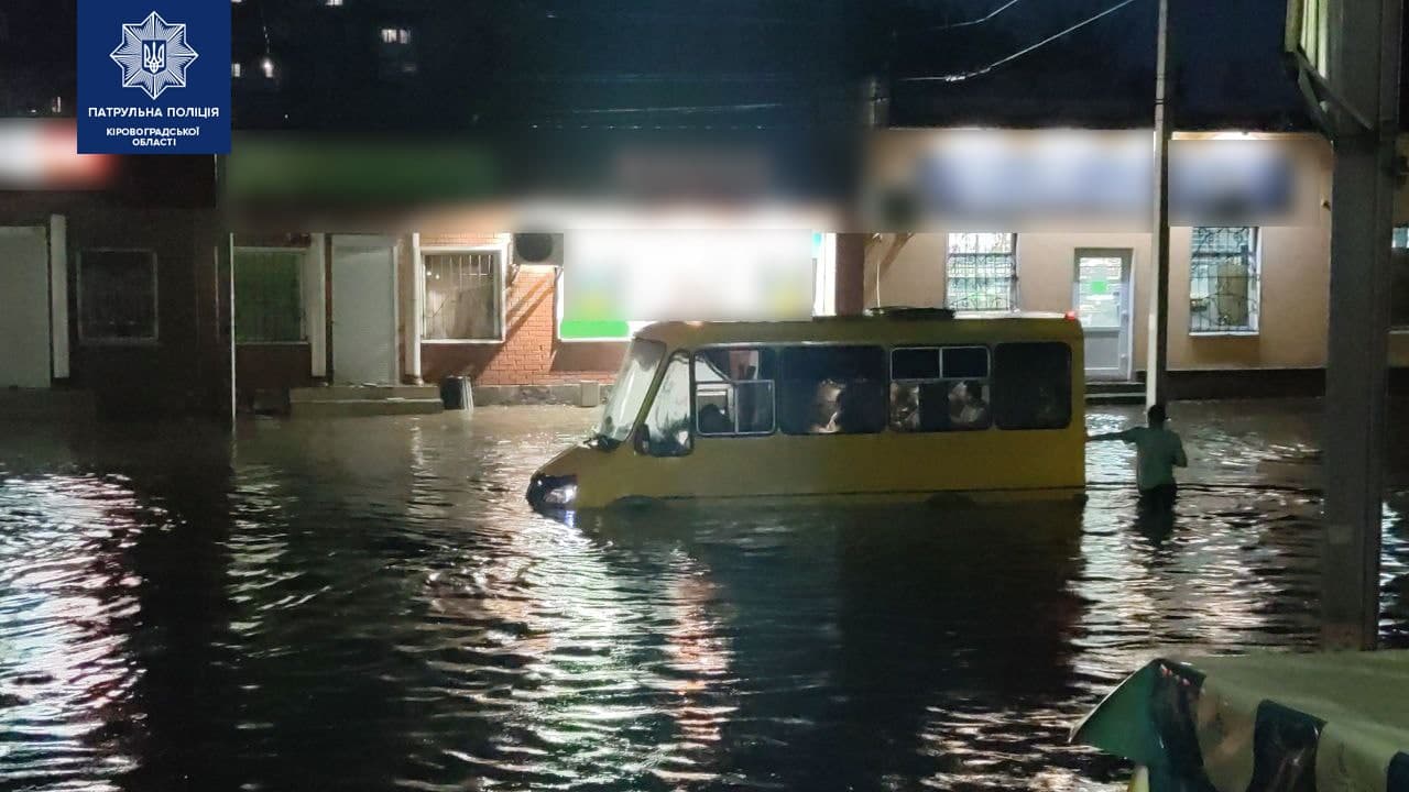 Ринок Босфор у Кропивницькому, затоплений зливою