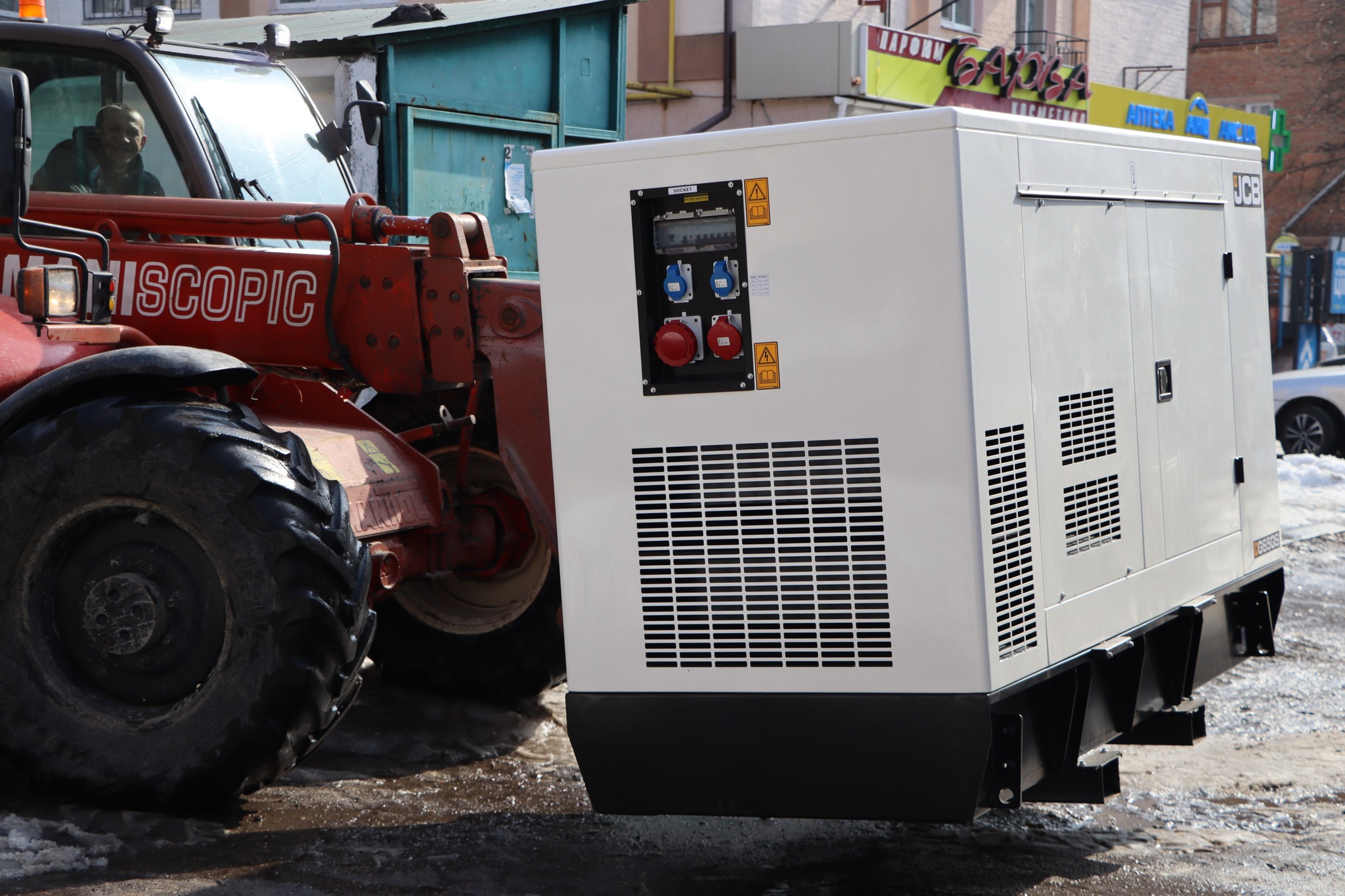 Поліклініці в Олександрії привезли генератор