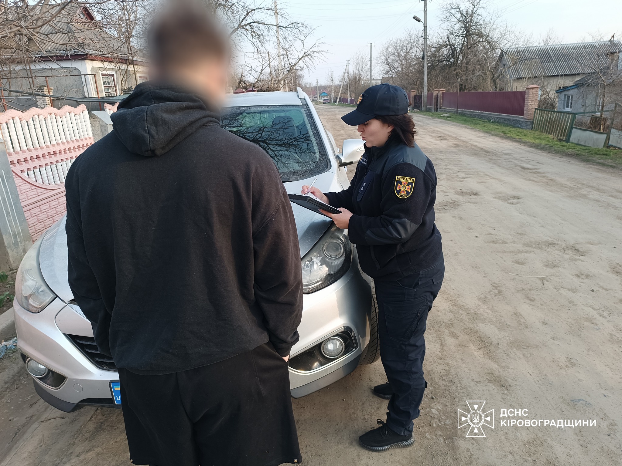 Чоловіку виписують штраф за підпал сухостою