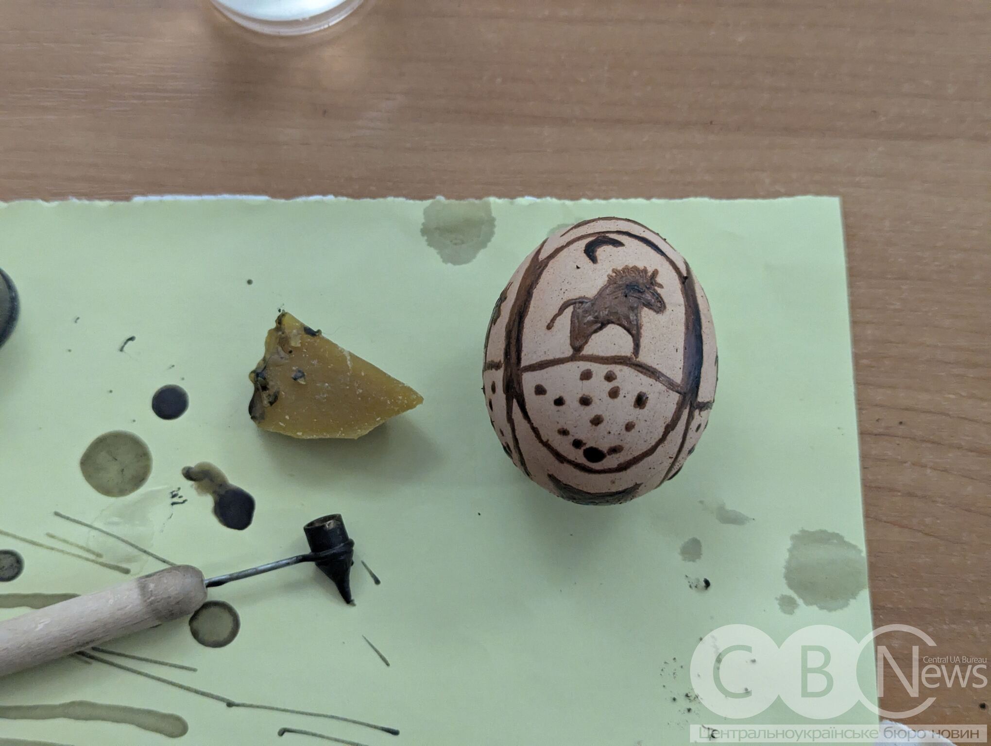 Травленка покрита воском