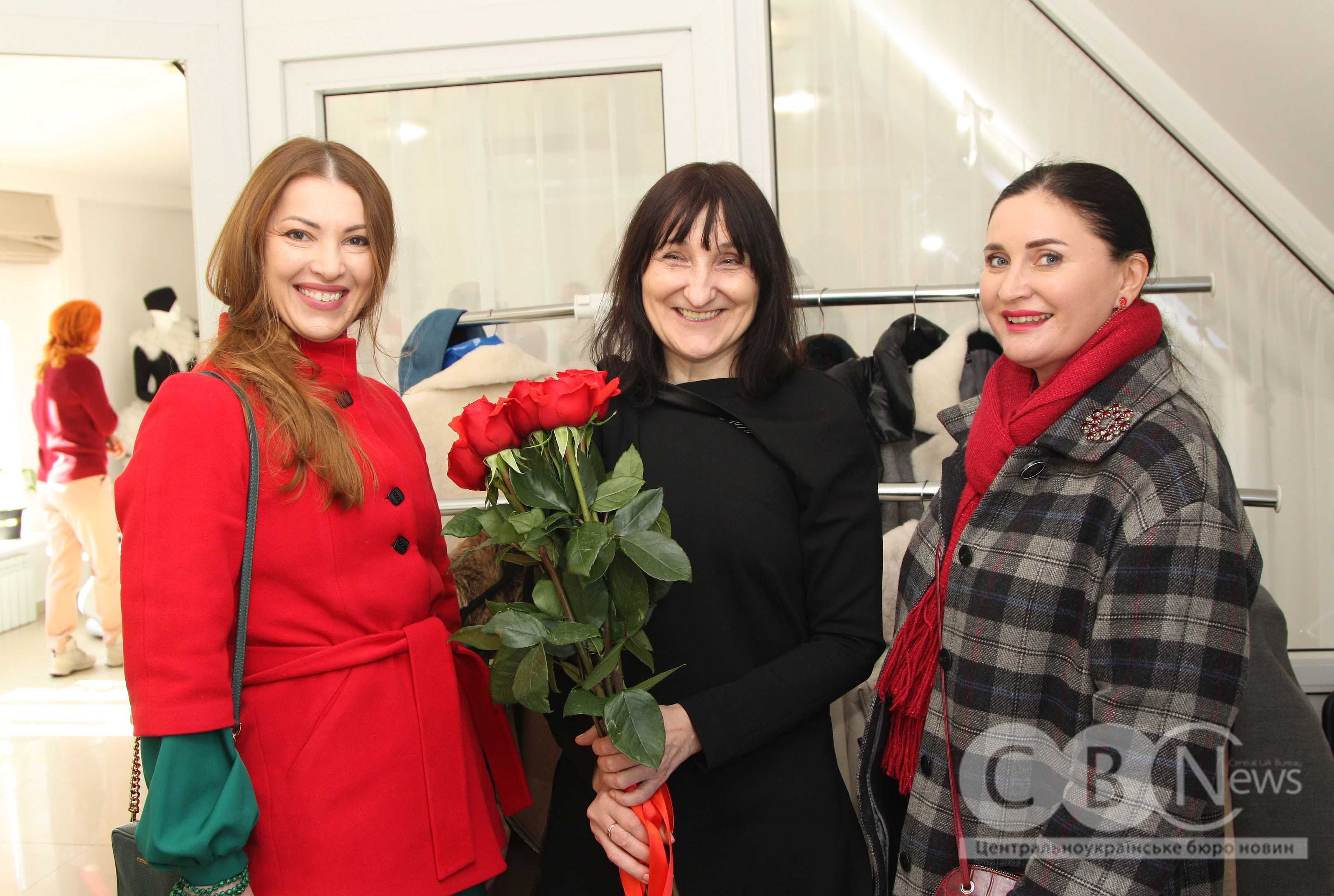 Ірина Бровченко разом з відвідувачками презентації колекції в Кропивницькому